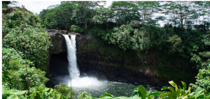 ハワイの滝